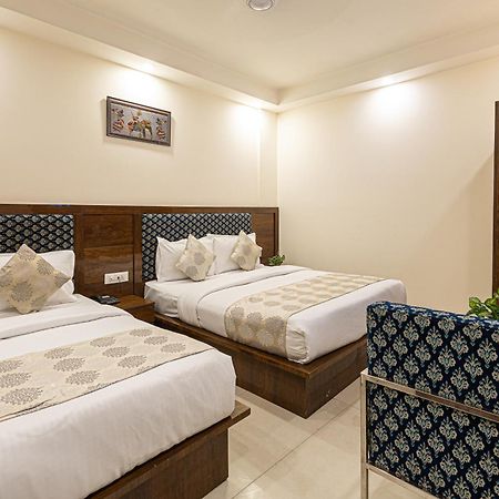 ניו דלהי Hotel Emblem Suites- Near Delhi Airport מראה חיצוני תמונה