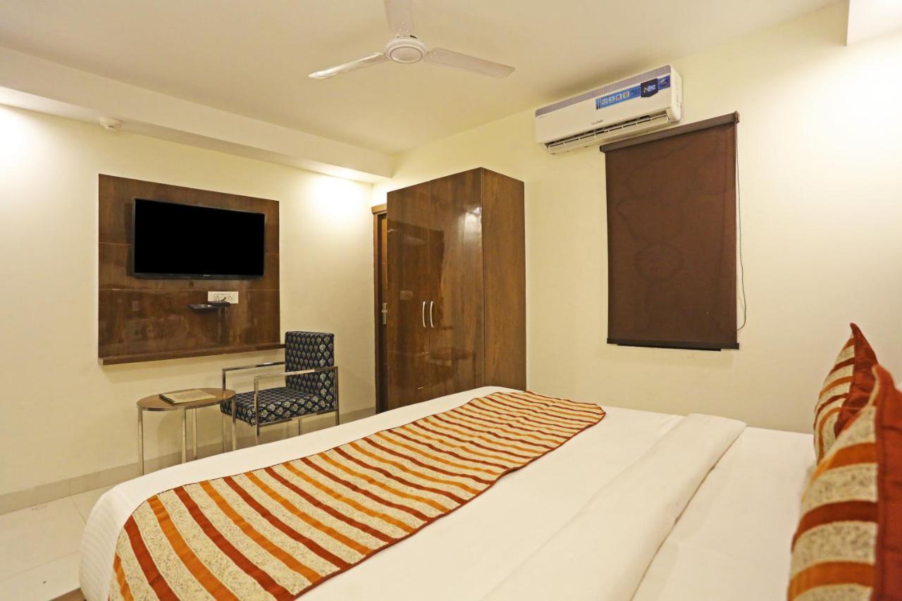 ניו דלהי Hotel Emblem Suites- Near Delhi Airport מראה חיצוני תמונה
