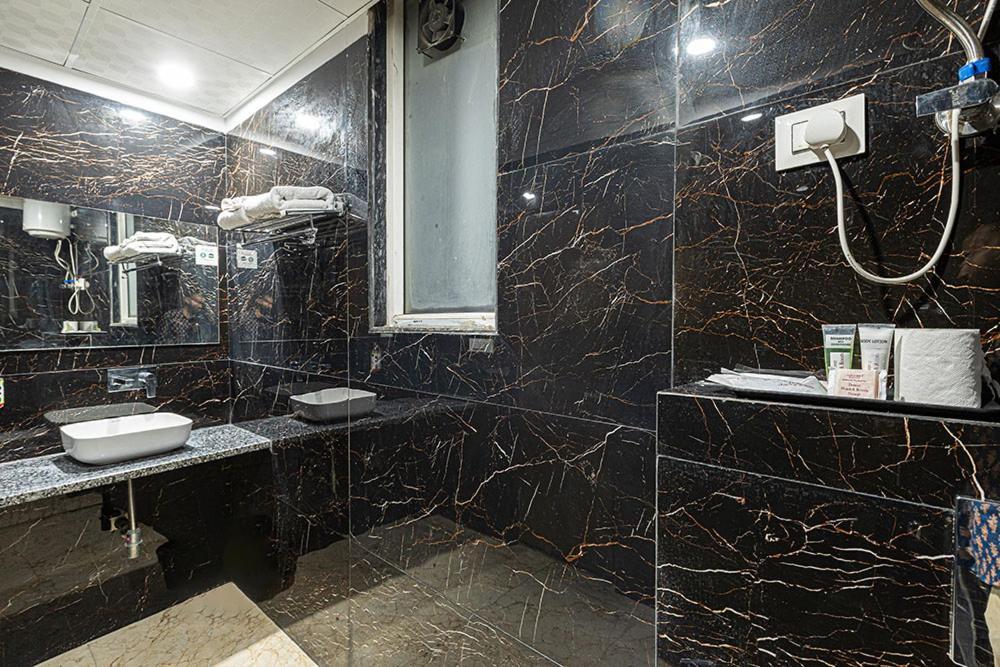 ניו דלהי Hotel Emblem Suites- Near Delhi Airport מראה חיצוני תמונה