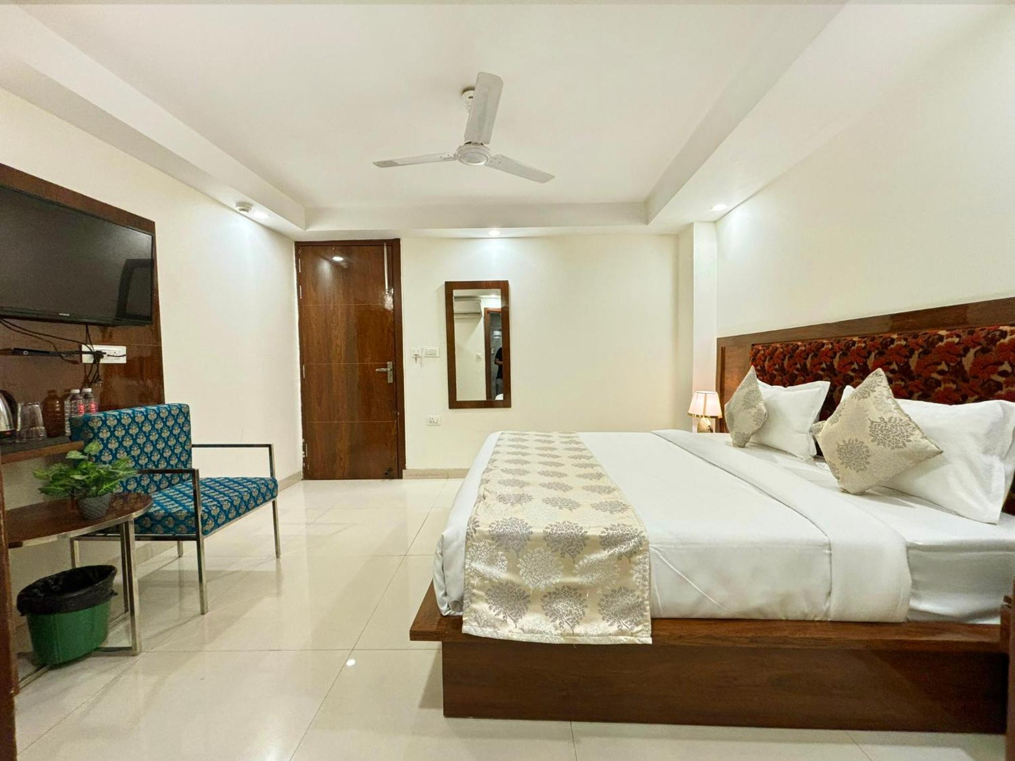 ניו דלהי Hotel Emblem Suites- Near Delhi Airport מראה חיצוני תמונה