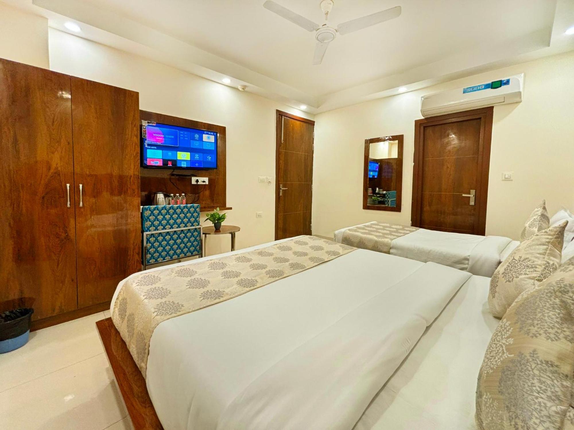 ניו דלהי Hotel Emblem Suites- Near Delhi Airport מראה חיצוני תמונה