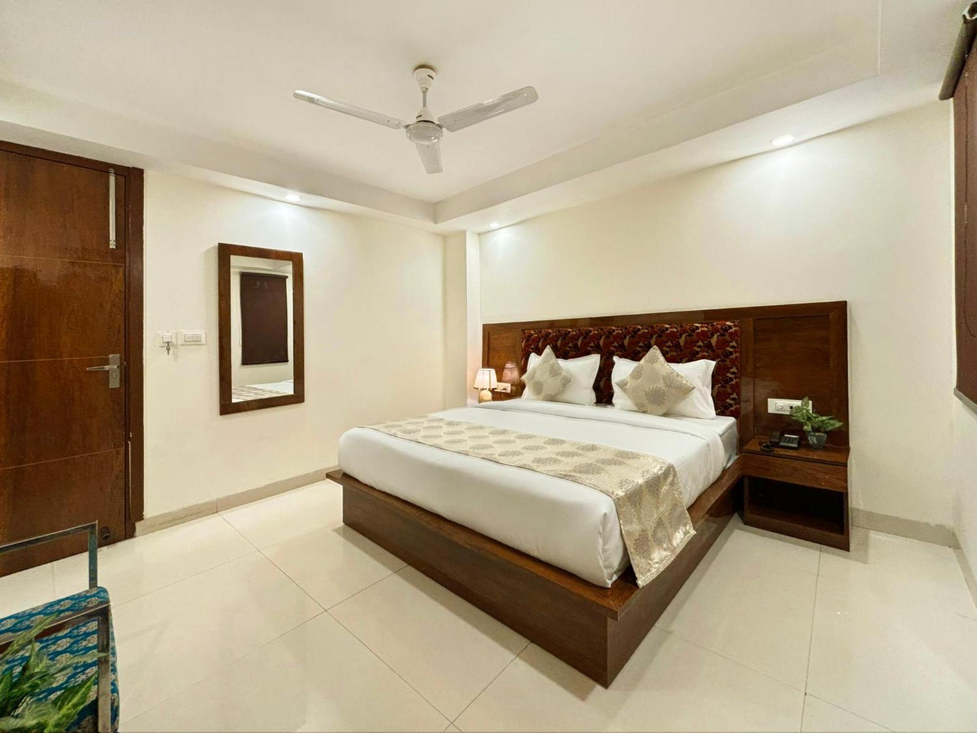 ניו דלהי Hotel Emblem Suites- Near Delhi Airport מראה חיצוני תמונה