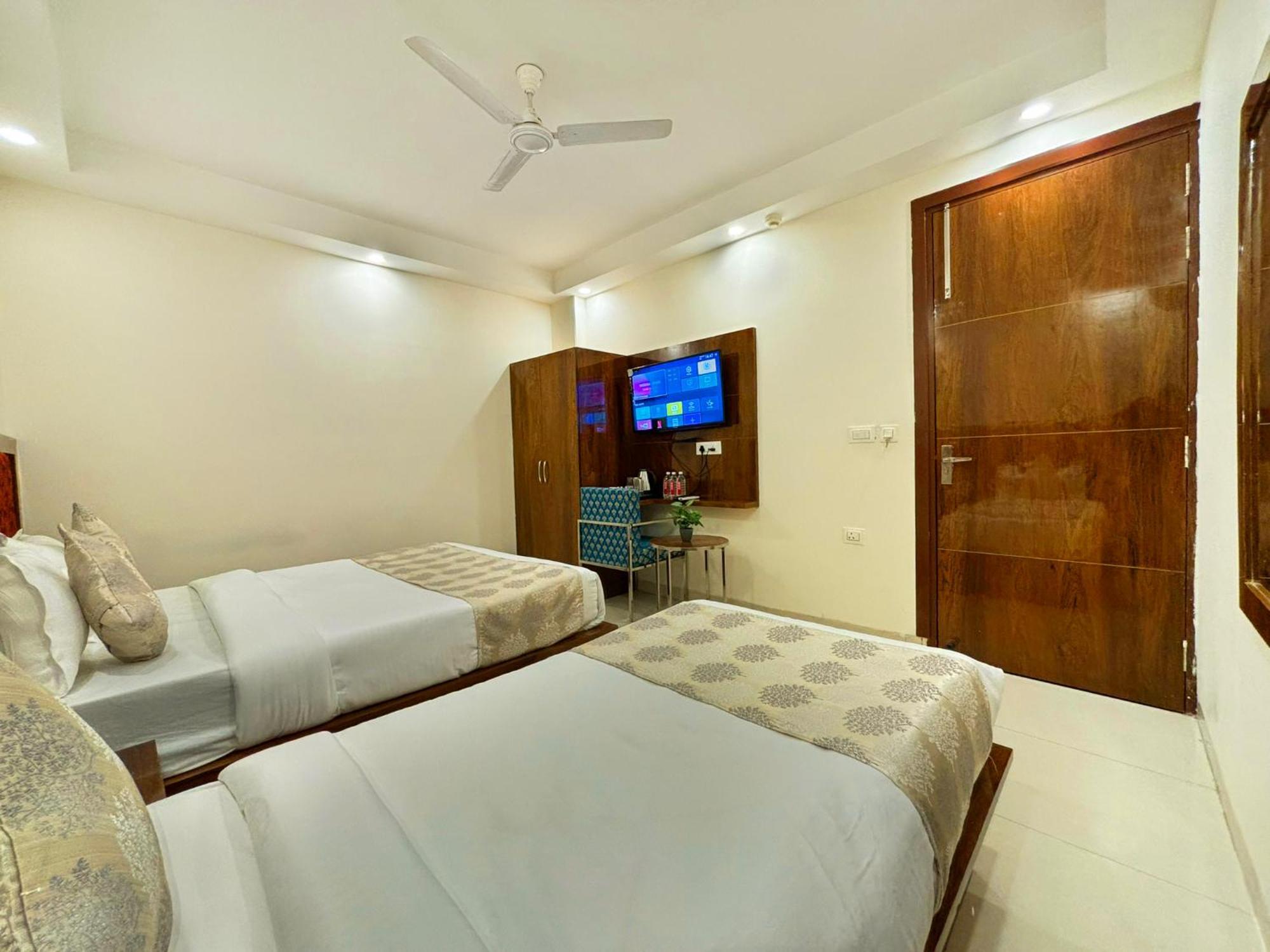 ניו דלהי Hotel Emblem Suites- Near Delhi Airport מראה חיצוני תמונה