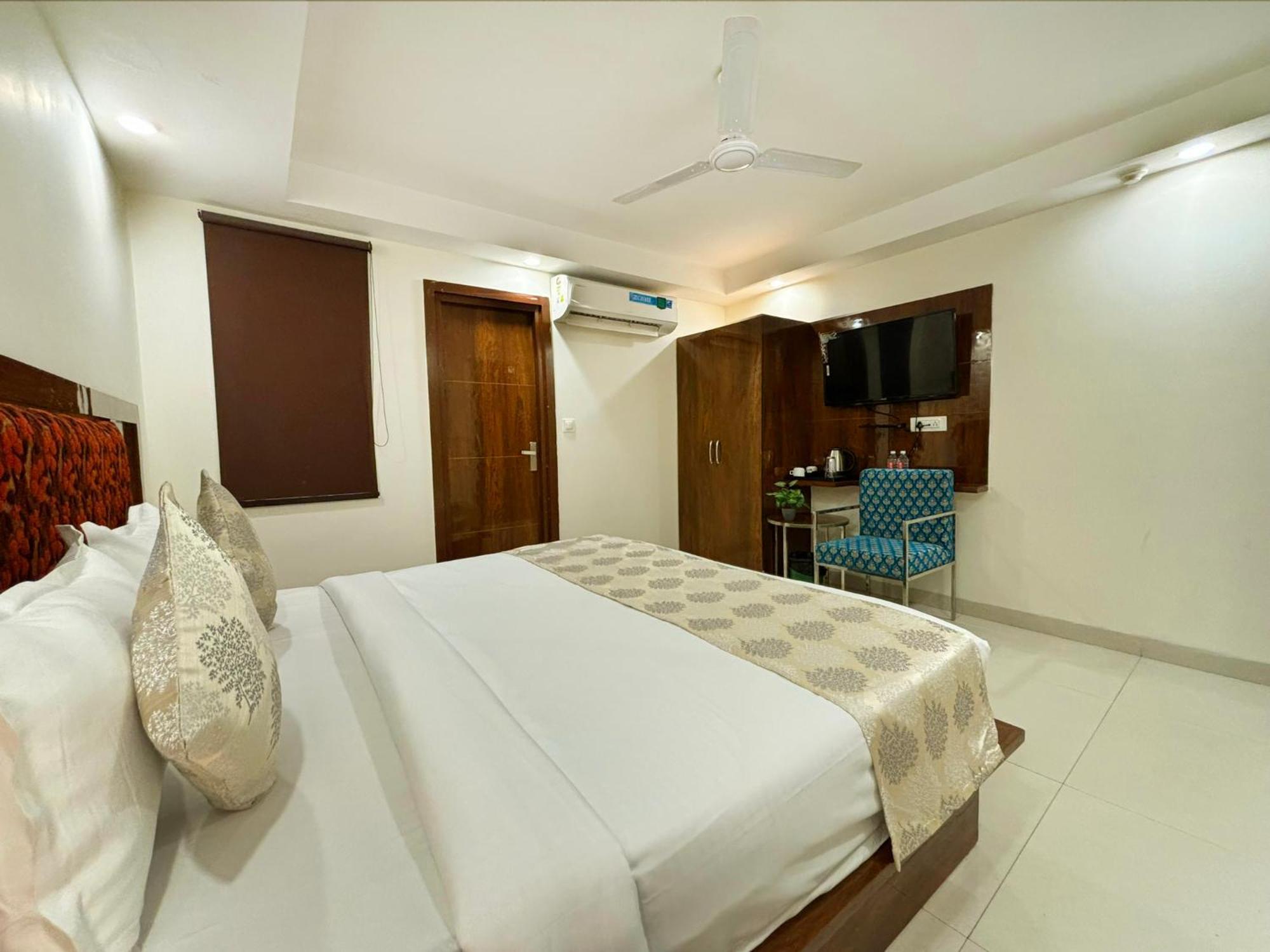 ניו דלהי Hotel Emblem Suites- Near Delhi Airport מראה חיצוני תמונה