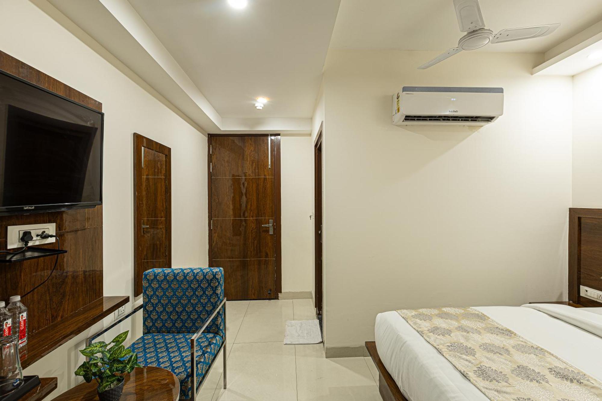 ניו דלהי Hotel Emblem Suites- Near Delhi Airport מראה חיצוני תמונה