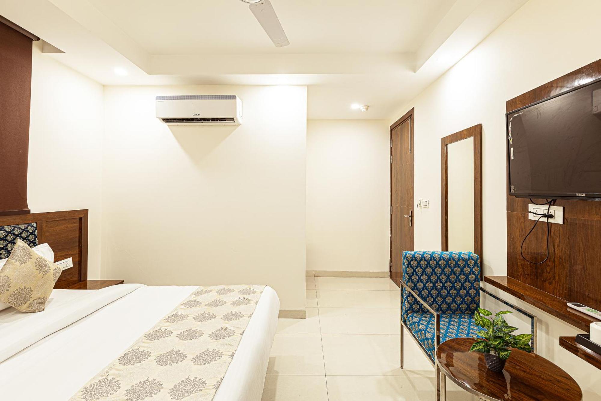 ניו דלהי Hotel Emblem Suites- Near Delhi Airport מראה חיצוני תמונה